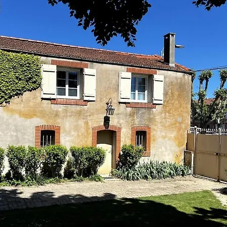A 150 M Du Canal Apartment Castelsarrasin