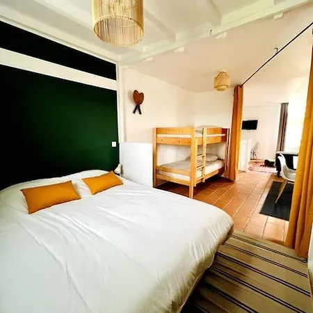 A 150 M Du Canal Apartment