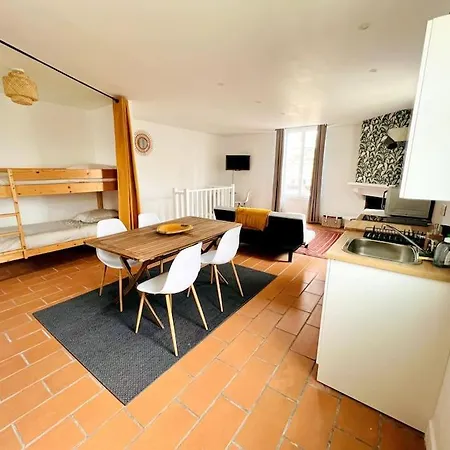 A 150 M Du Canal Apartment